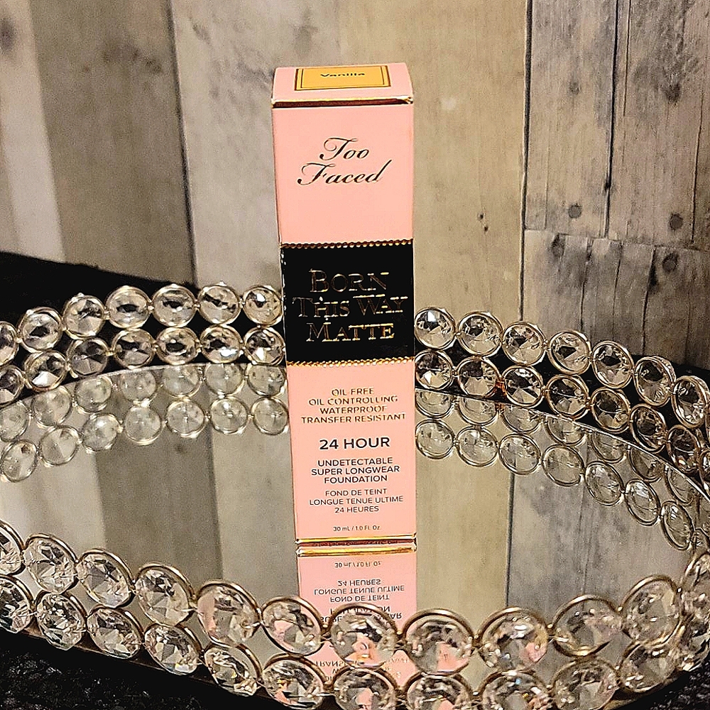𝓣𝓸𝓸 𝓕𝓪𝓬𝓮𝓭- Born This Way 24hr MATTE vanill